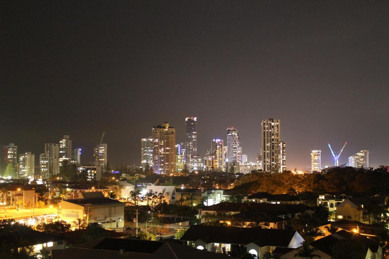 Serenity Surfers Paradise Appartement Gold Coast Buitenkant foto