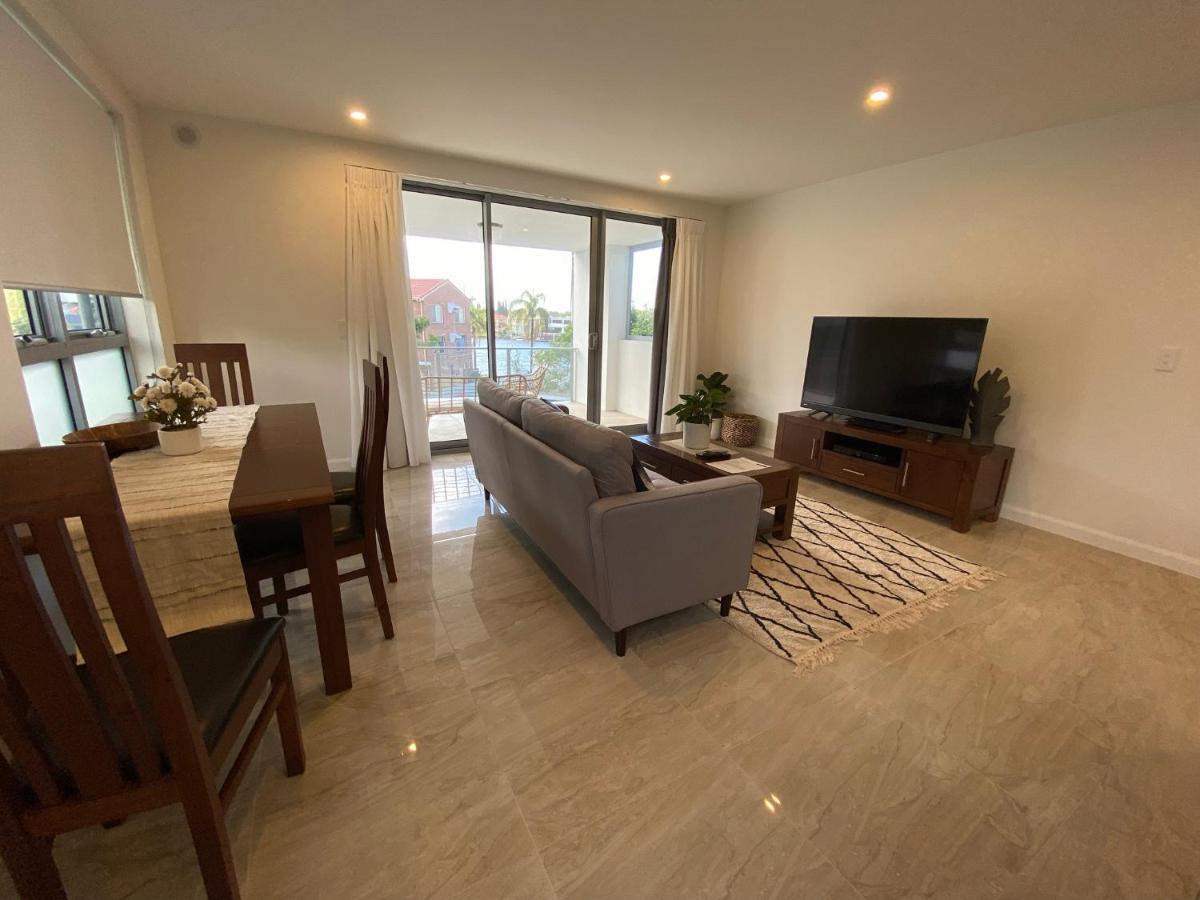 Serenity Surfers Paradise Appartement Gold Coast Buitenkant foto