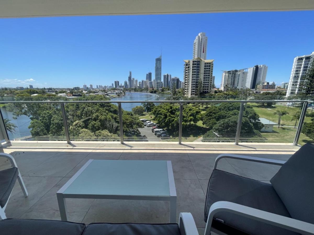 Serenity Surfers Paradise Appartement Gold Coast Buitenkant foto