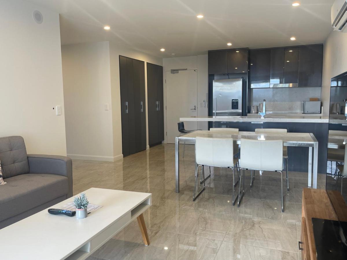 Serenity Surfers Paradise Appartement Gold Coast Buitenkant foto